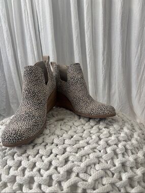 Leopard Print Wedge Ankle Boots - Taupe/Black